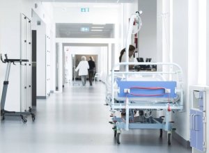 В Азербайджане продлен срок предоставления надбавки к зарплате ряда медработников