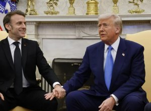 Трамп пообещал наказать Макрона