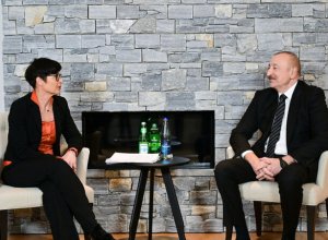 Президент Ильхам Алиев встретился в Давосе с комиссаром ЕC по вопросам расширения Мартой Кос-ФОТО