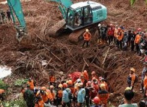 В результате оползня в Индонезии погибли семь человек, свыше 80 пропали без вести