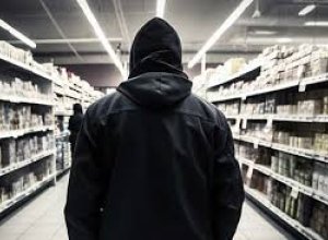 В Хырдалане из магазина украли товаров на 7 тыс. манатов