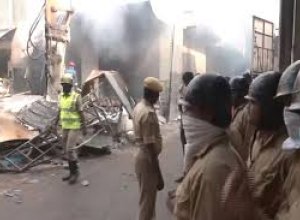 На востоке Индии в результате пожара на складе погибли восемь человек