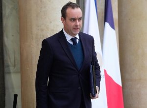 Парламент Франции отклонил резолюцию о недоверии правительству