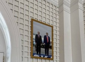 На стене в Белом доме появилась фотография Путина