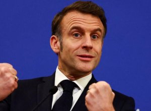 Макрон осудил нападение ВС РФ на пассажирский поезд в Харькове