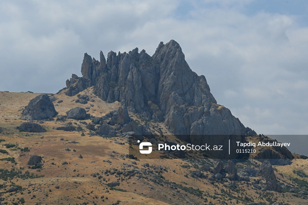 На Бешбармаге обнаружен древний караван-сарай