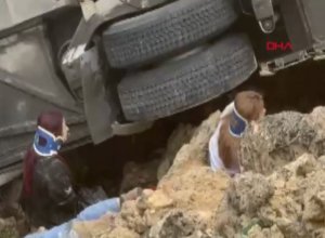 В Турции перевернулся пассажирский автобус, погибли 8 человек — ВИДЕО