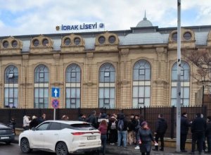 В Баку в лицее ученик 10-го класса открыл огонь по учителю