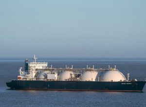 Британия запретит морские услуги перевозчикам российского СПГ в конце 2026 года