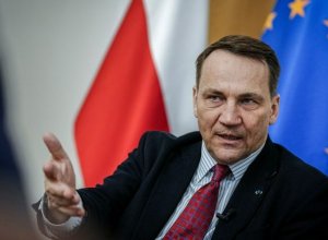 Сикорский: США теряют ведущую роль в переговорах по Украине