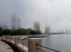 В Баку и на Абшероне наблюдается туман