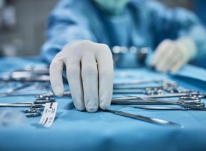 В Баку 43-летняя женщина скончалась после эстетической операции