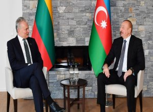 Президент Азербайджана поздравил литовского коллегу