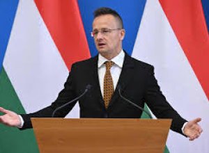 Глава МИД Венгрии назвал причину блокировки выделения Украине €90 млрд