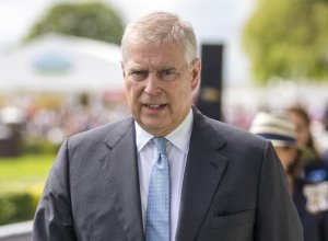 Экс-принца Эндрю могут исключить из очереди на трон