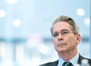 Скотт Бессент призвал страны соблюдать заключенные с Трампом торговые договоренности