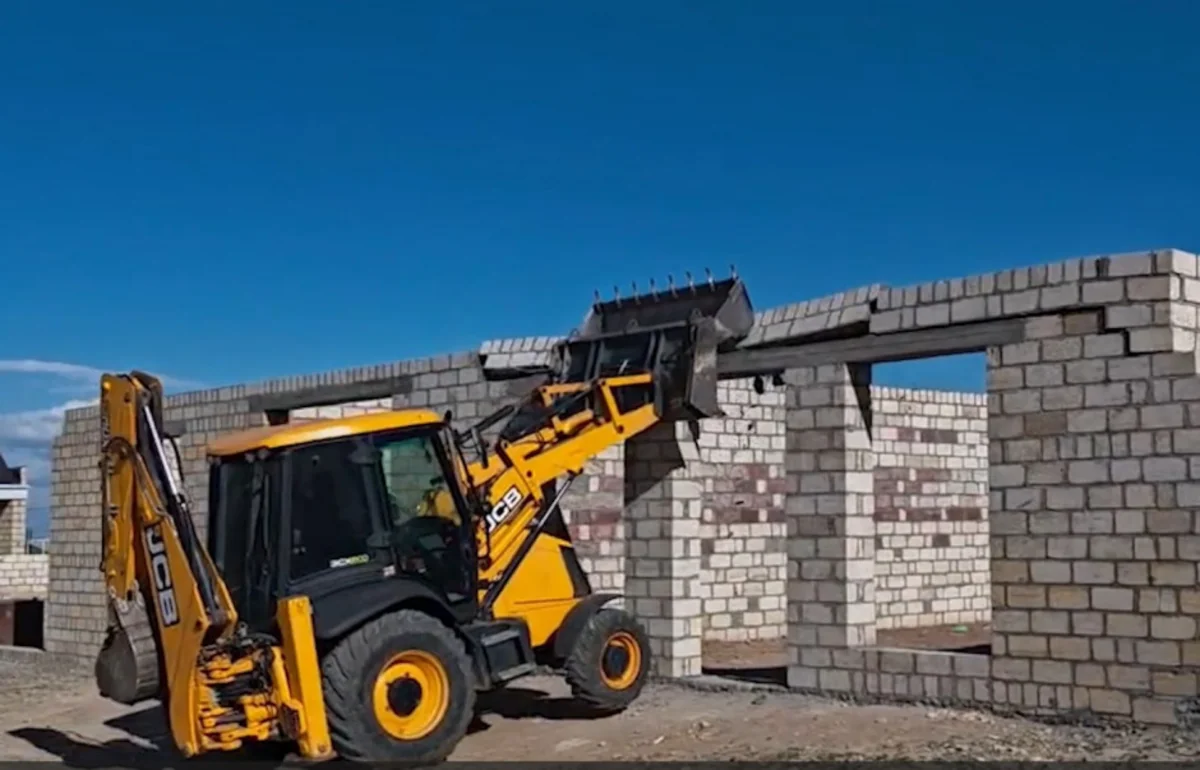 В Гяндже пресечена незаконная стройка - ВИДЕО