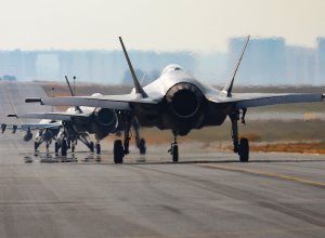 США перебросили более 150 самолетов на базы в Европе и Ближнем Востоке