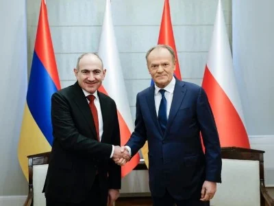 Туск и Пашинян обсудили мирный процесс между Ереваном и Баку