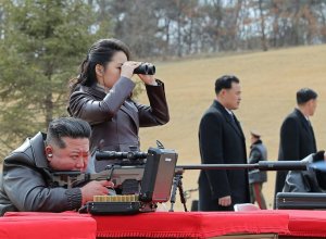 Ким Чен Ын с дочерью устроили показательные стрельбы