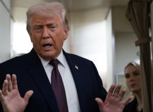 Трамп: Намерены уничтожить ракетные мощности и флот Ирана