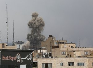 Здание гостелерадиокомпании Ирана подверглось авиаударам