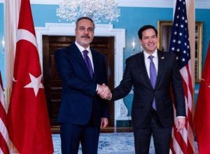 Глава МИД Турции и госсекретарь США обсудили инцидент с иранской ракетой