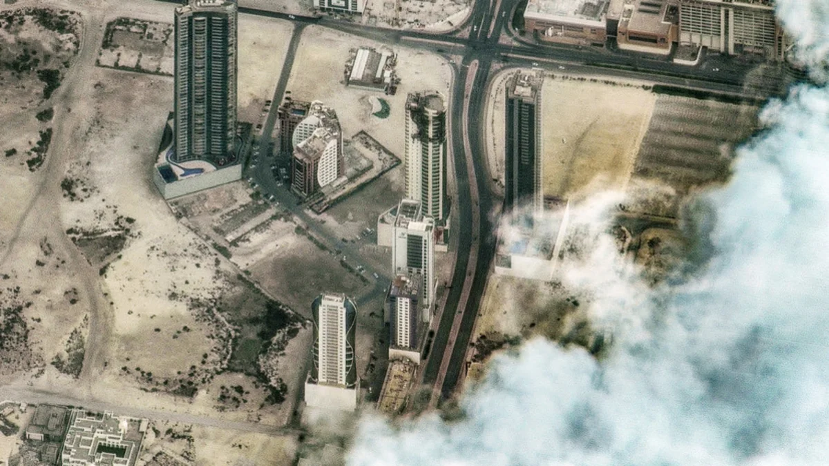 Бахрейн заявил об ударах Ирана по двум отелям и жилому дому в Манаме