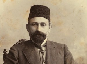 “Mənim heç kimim qalmadı...” - Qacar şahı Əli bəy Hüseynzadəni hansı əsərinə görə ordenlə təltif etmişdi?