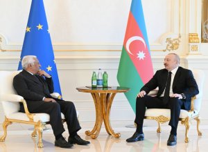 Ильхам Алиев проводит встречу с президентом Европейского совета