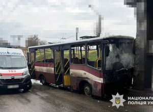 Российский БПЛА поразил маршрутный автобус в Херсоне: есть пострадавшие