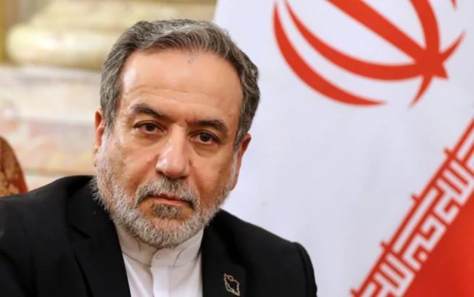 Арагчи заявил, что США и Израиль разбомбили старейший банк Ирана