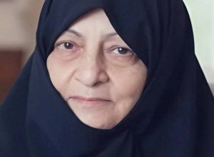 СМИ сообщили, что вдова Али Хаменеи жива