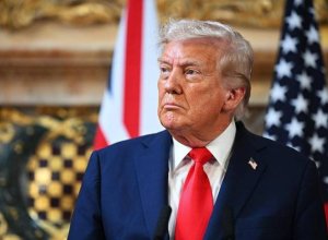 Дональд Трамп отложил поездку в Китай