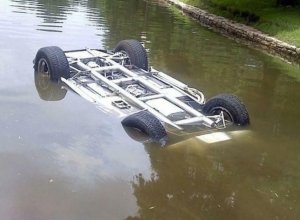 В Нефтчалинском районе автомобиль упал в канал, погибли два брата