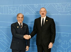 Ильхам Алиев и Шахбаз Шариф поздравили друг друга