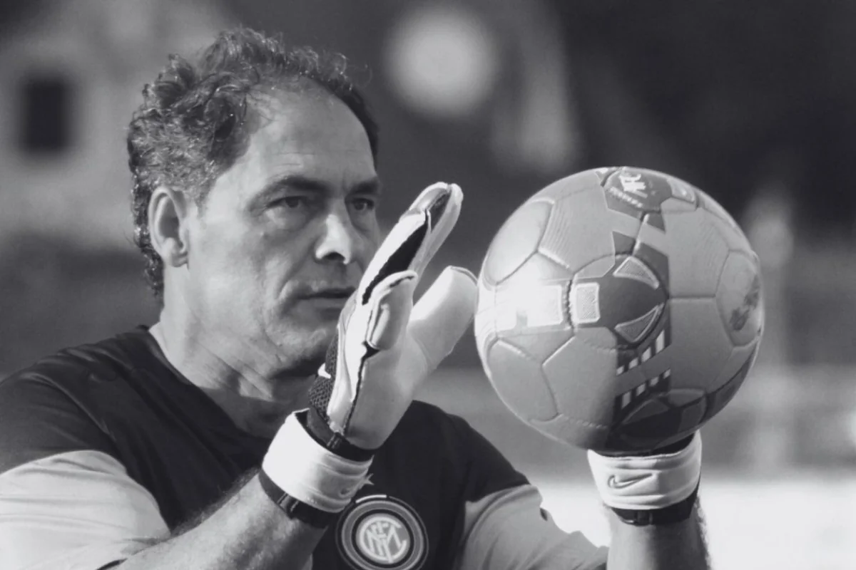 Умер бывший вратарь и тренер сборной Португалии Силвину Лору