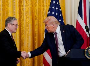 Трамп высмеял Стармера, опубликовав пародийное видео