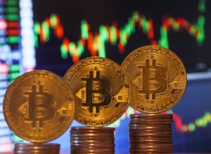 Биткоин рухнул ниже $69 000 на фоне войны