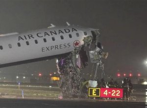 Четыре человека пострадали при столкновении самолета Air Canada Express с транспортом - ОБНОВЛЕНО