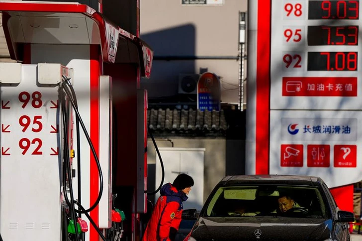 Китай повысил розничные цены на бензин и дизельное топливо