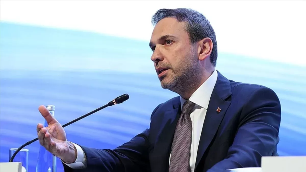 Алпарслан Байрактар: Поставки газа из Ирана в Турцию продолжаются