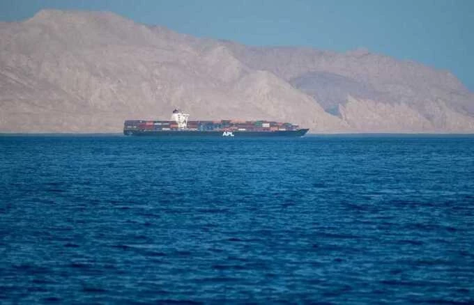 Иран развернул контейнеровоз SELEN в Ормузском проливе