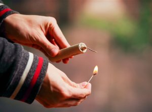 В Гёйгёле подросток лишился пальца после взрыва пиротехники