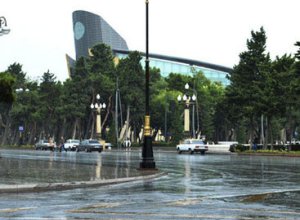 Власти Баку перешли на усиленный режим работы на фоне сильных дождей