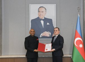 Джейхун Байрамов провел обсуждения с новым послом Индии-ФОТО