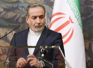 Арагчи: Удары США и Израиля по гражданским объектам не заставят иранцев сдаться
