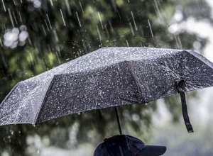 Завтра в Баку будет сильный ветер и дождь с молниями