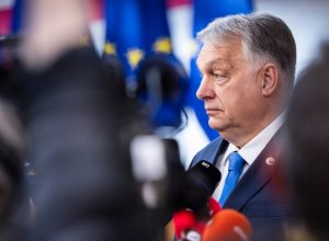 Виктор Орбан проинспектировал военных, охраняющих газопровод на границе с Сербией