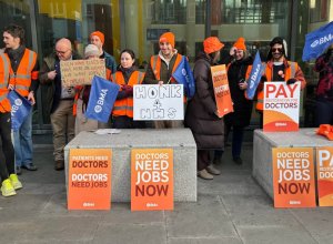В Великобритании началась 6-дневная забастовка врачей-резидентов
